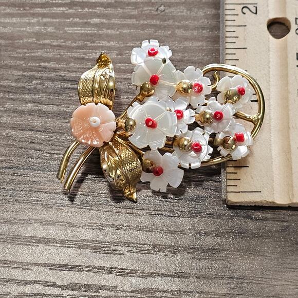 Vintage Mother of Pearl and Coral Flower Gold Brooch - Picture 2 of 4